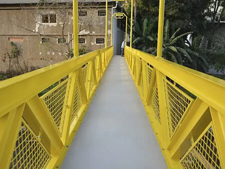 Passarela metálica industrial: peça seu projeto